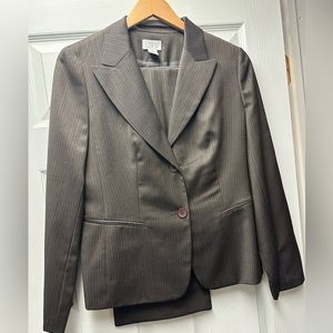 Ann Taylor Loft brown pin stripes pant suit -size 8